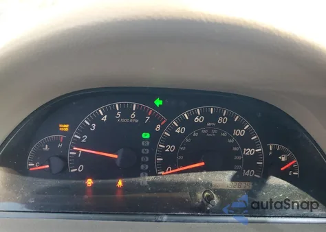 2005 Toyota Camry Le z USA, uszkodzony, nr VIN 4T1BE30K35U565111